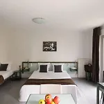 Hr
