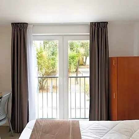 Hr Aparthotel 2*